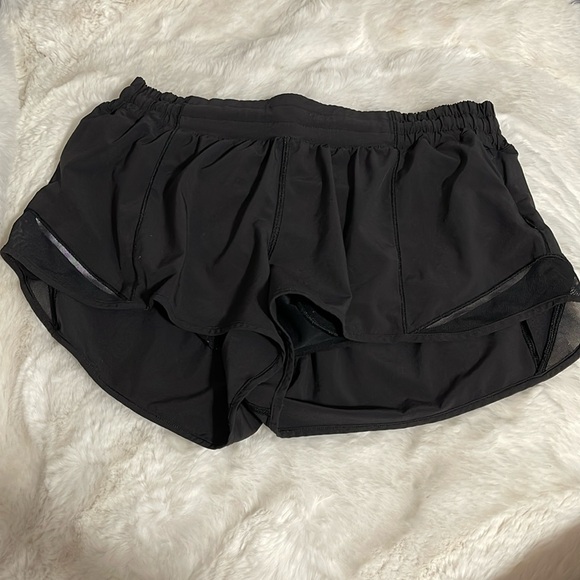 lululemon Hotty hot short - Picture 2 of 5